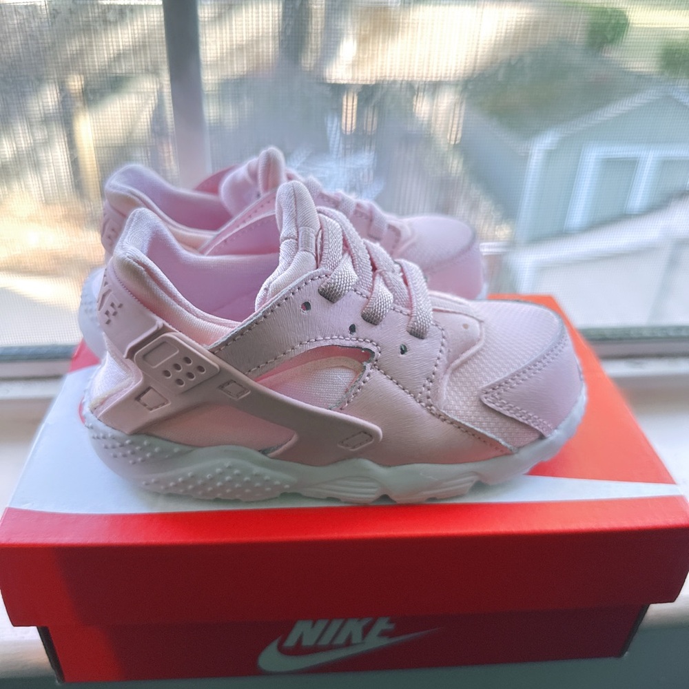 Nike Kids Pink Huarache-Style Sneakers